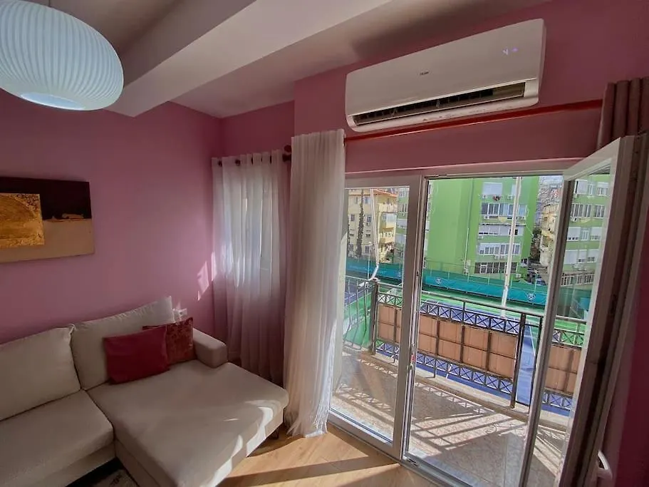Coral Apartment - City Center Tirana 0*,